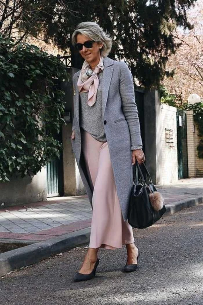 25 Wool Wrap Coat Outfits for Women Over 40 for Winter Weddings That Are Warm, Elegant and Effortlessly Chic 5 Grey Wool Coat with a Blush Pink Trouser Outfit and Black Shoes for a Winter Wedding Lunch