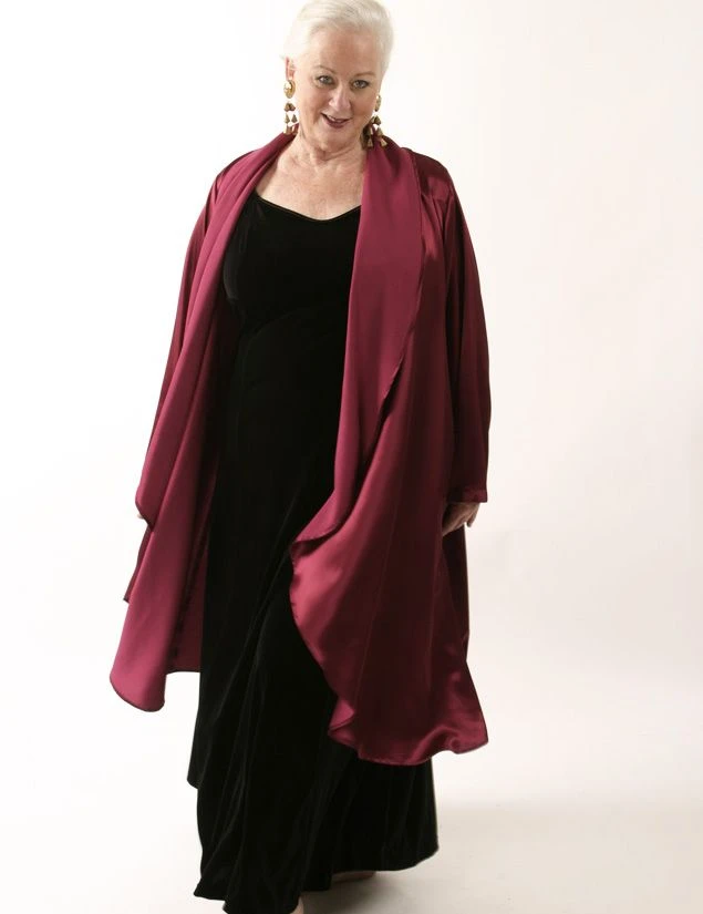 25 Wool Wrap Coat Outfits for Women Over 40 for Winter Weddings That Are Warm, Elegant and Effortlessly Chic 6 Burgundy Wool Wrap Coat with a Black Dress and Black Shoes for a Candlelit Wedding