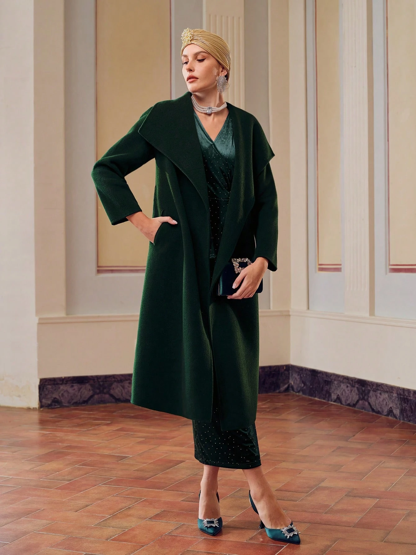25 Wool Wrap Coat Outfits for Women Over 40 for Winter Weddings That Are Warm, Elegant and Effortlessly Chic 7 Dark Green Wool Wrap Coat with a Green Dress and Blue Heels for a Festive Wedding