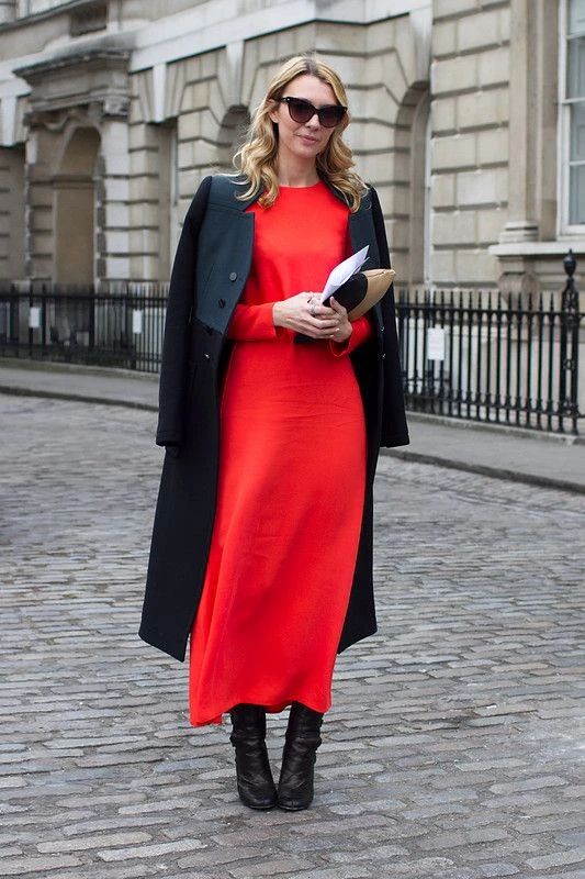 25 Wool Wrap Coat Outfits for Women Over 40 for Winter Weddings That Are Warm, Elegant and Effortlessly Chic 12 Black Wool Coat with a Red Maxi Dress and Black Boots for a Winter Evening Wedding
