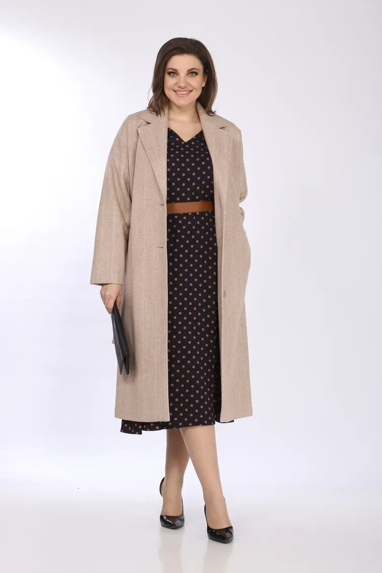 25 Wool Wrap Coat Outfits for Women Over 40 for Winter Weddings That Are Warm, Elegant and Effortlessly Chic 24 Beige Wool Coat with a Navy Polka Dot Dress and Black Heels for a Winter Wedding