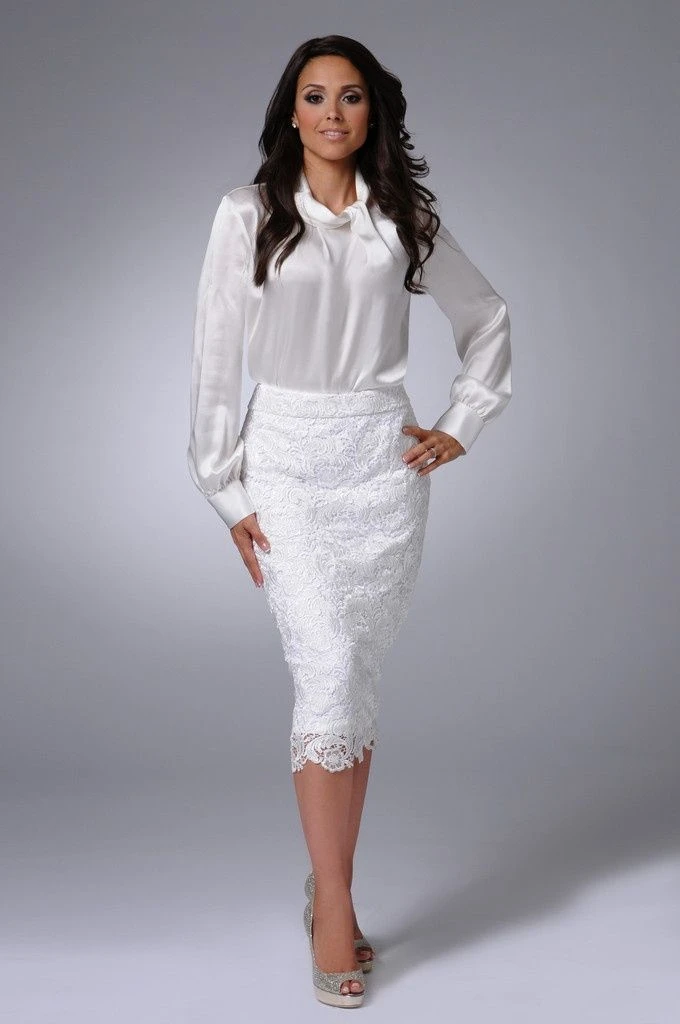 40 Women Over 50 Lace Blouse Outfits for Romantic Dinners That Are Chic, Romantic and Easy to Wear 30 White lace blouse and midi skirt outfit with comfortable block heels and a pearl bracelet