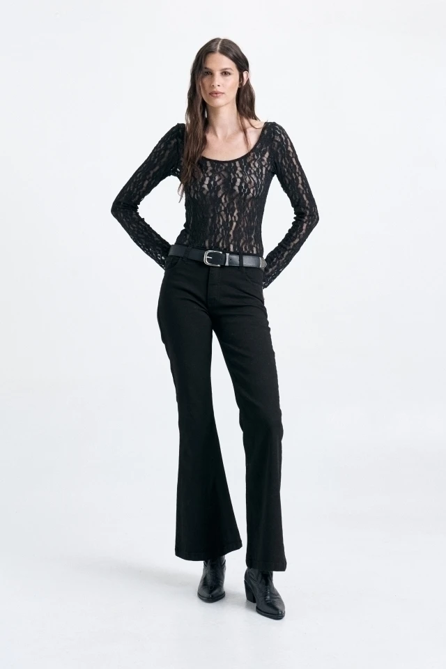 38 Women Over 50 Lace Top and Trouser Outfits for February Evenings That Are Chic, Romantic and Easy to Wear 3 Black lace top and straight trouser outfit with block-heel ankle boots and a slim leather belt