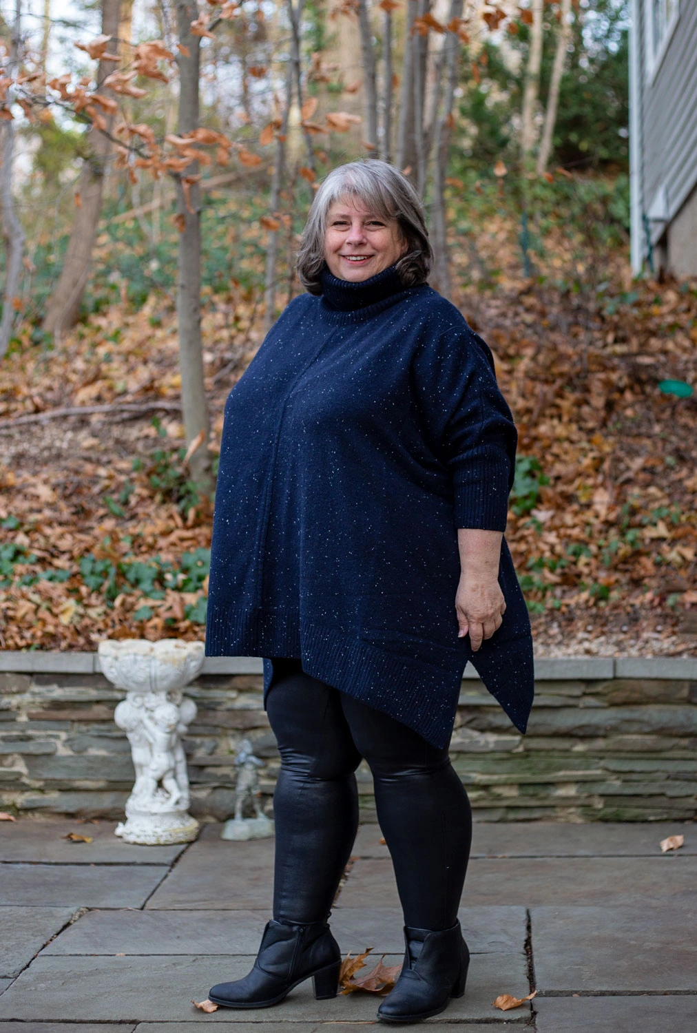 25 Women over 50 thermal layering outfits for cold January days That Are Chic, Warm and Elegant 7 Navy thermal base layer, tunic sweater with leggings and block-heel ankle boots